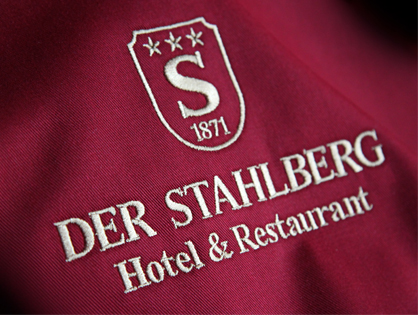 Bestickte Sch&uuml;rzen